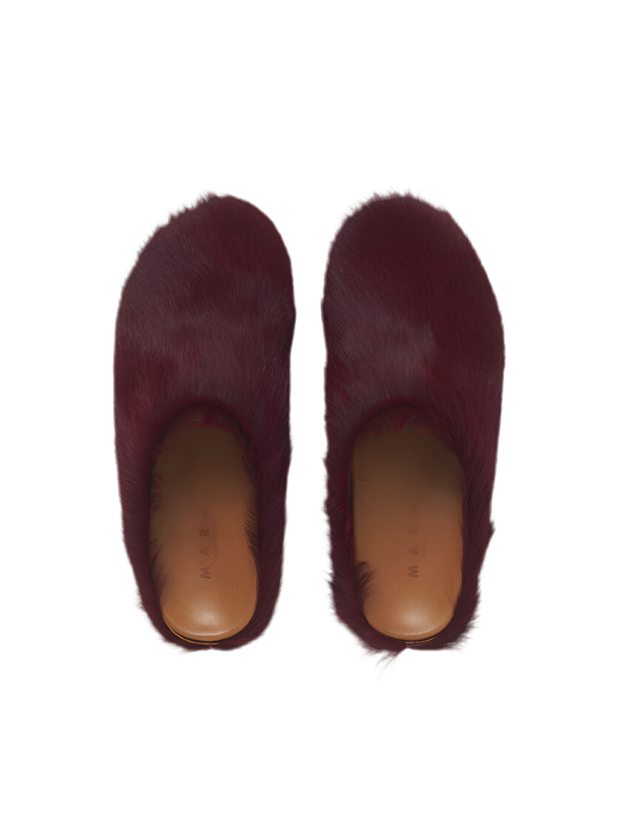 Fussbett Sabot Clog in Red Long Haircalfskin