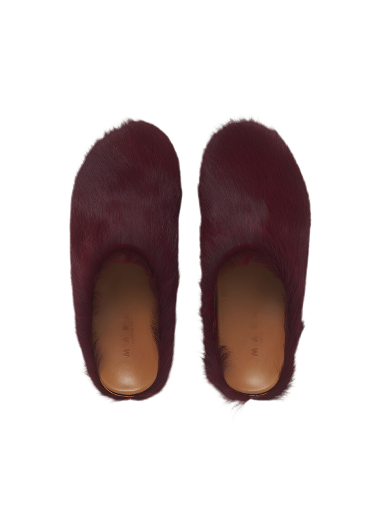 Fussbett Sabot Clog in Red Long Haircalfskin